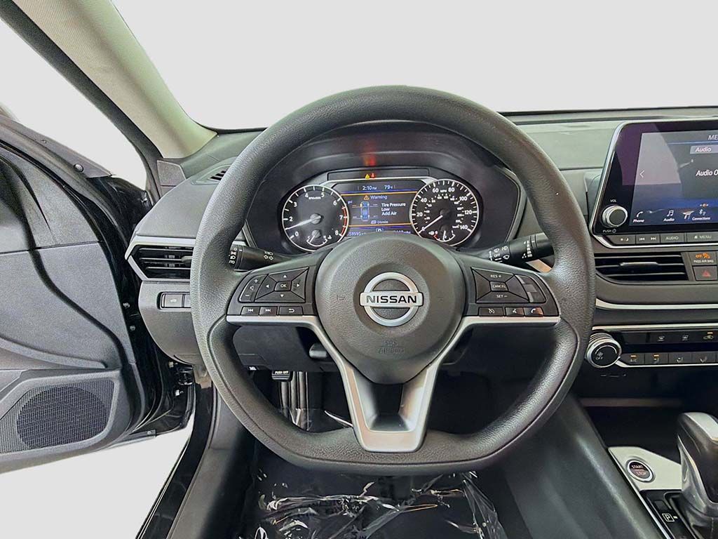Used 2022 Black Nissan 2.5 SV image 29