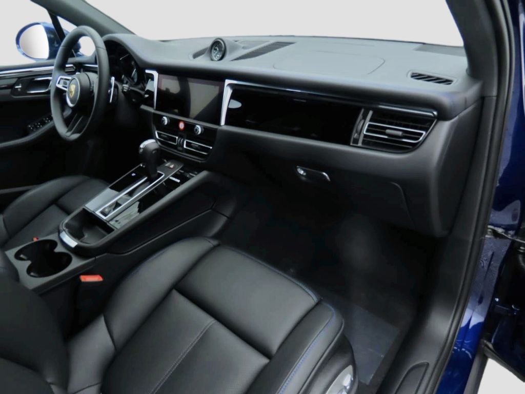 Thumbnail: 2025 Porsche Macan - 20