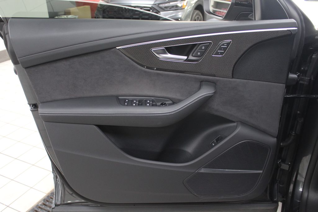 Thumbnail: 2023 Audi SQ8 - 14