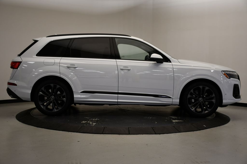 Thumbnail: 2026 Audi Q7 - 6