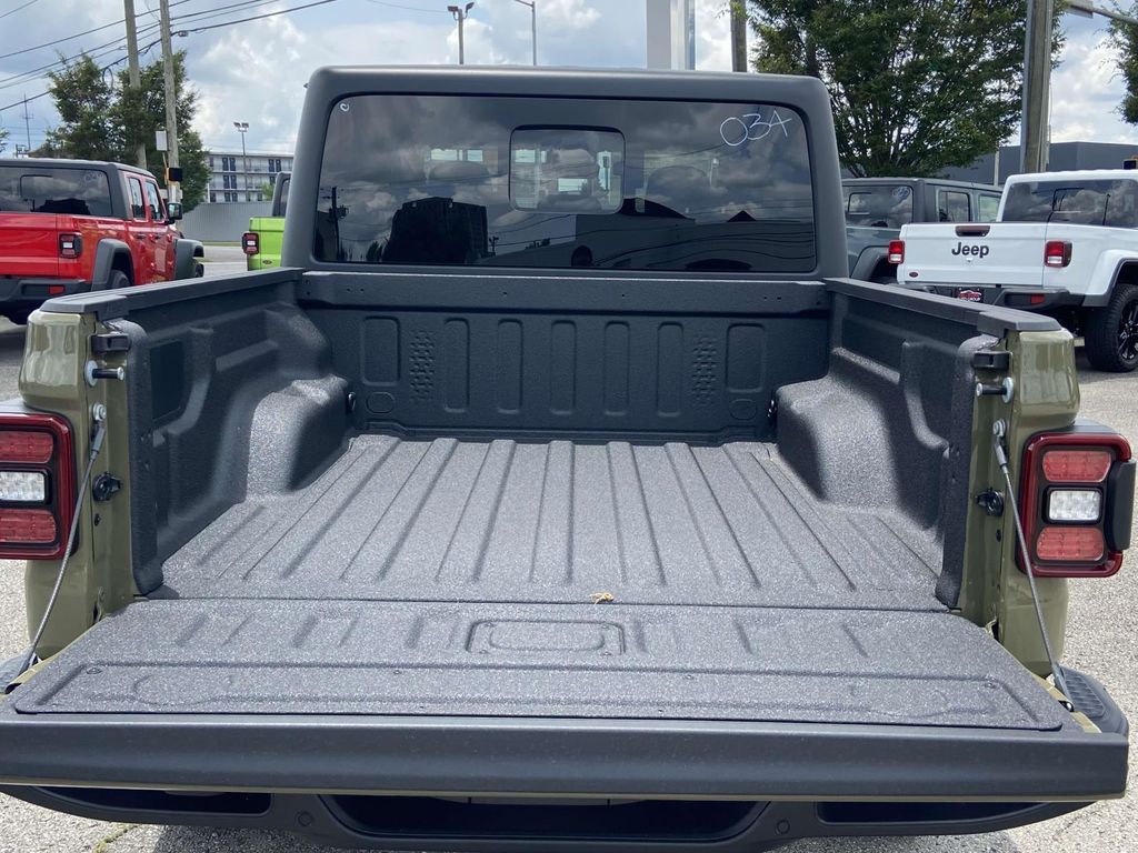 New 2025 Jeep Gladiator Sport New 2025 Jeep Gladiator Sport