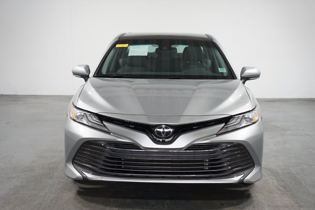 2019 Toyota Camry XLE 2