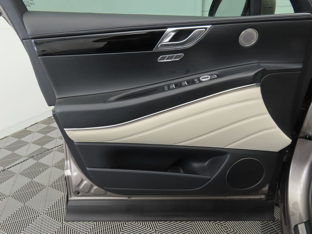 Thumbnail: 2021 Genesis GV80 - 24