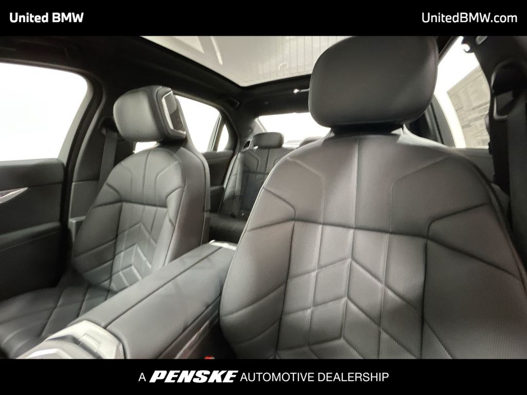 Thumbnail: 2026 BMW 7 Series - 13