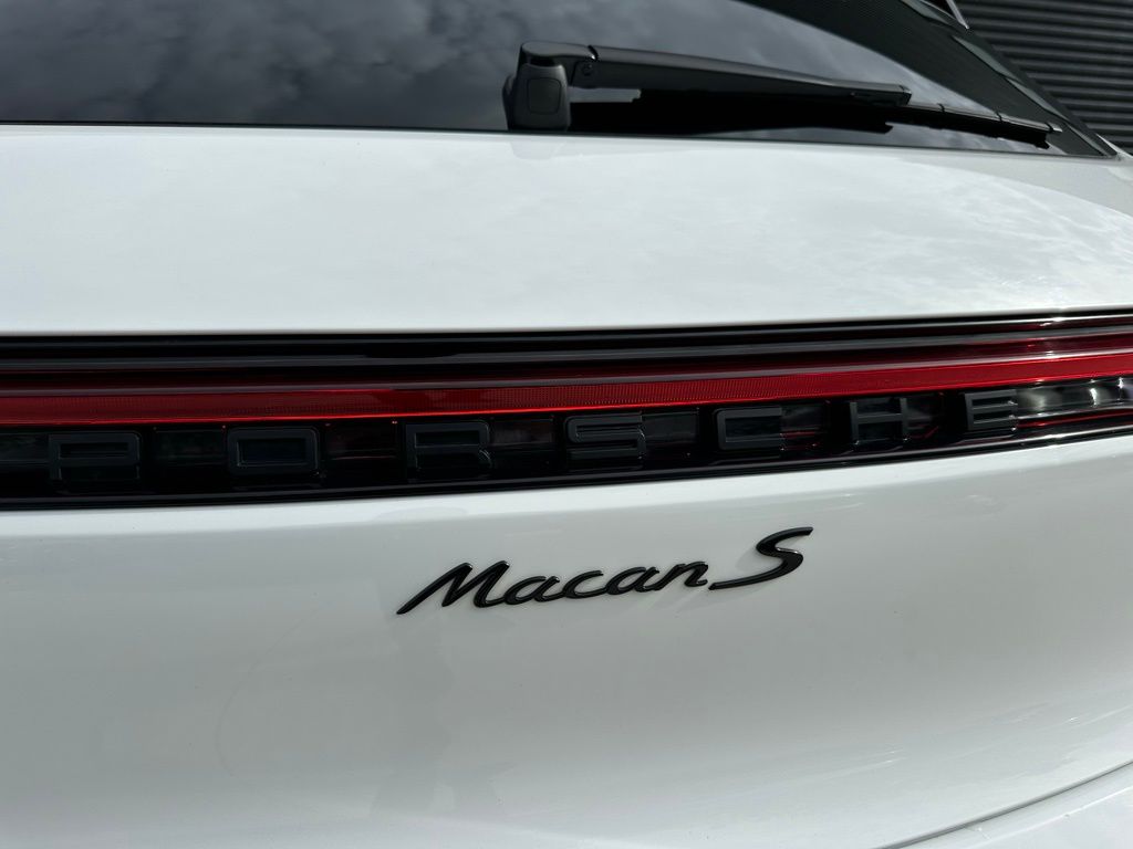 Thumbnail: 2023 Porsche Macan - 12