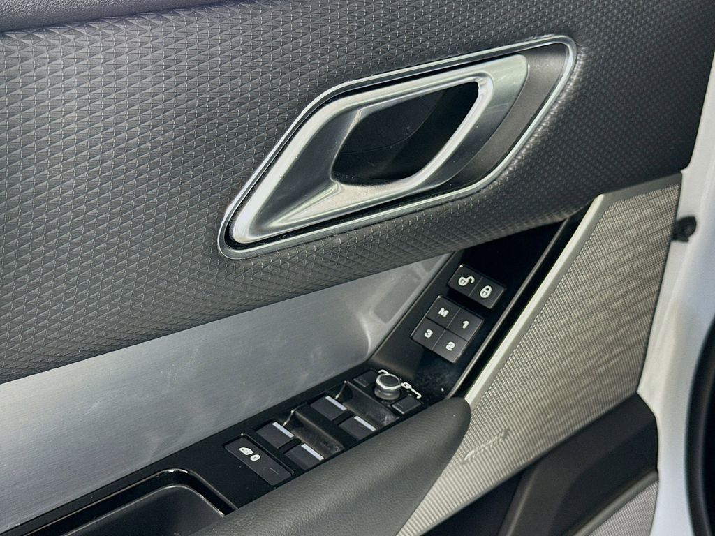 Thumbnail: 2019 Land Rover Range Rover Velar - 16