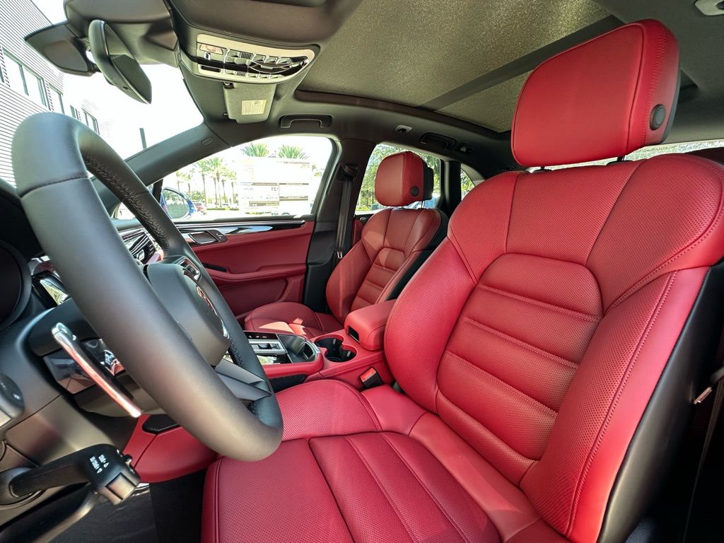 Thumbnail: 2026 Porsche Macan - 5