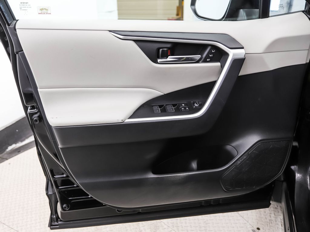 Thumbnail: 2023 Toyota RAV4 - 9