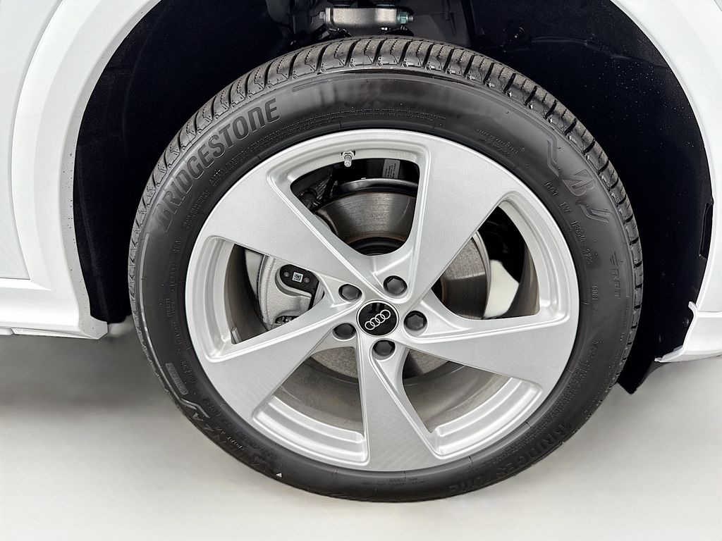 Thumbnail: 2025 Audi Q5 - 32