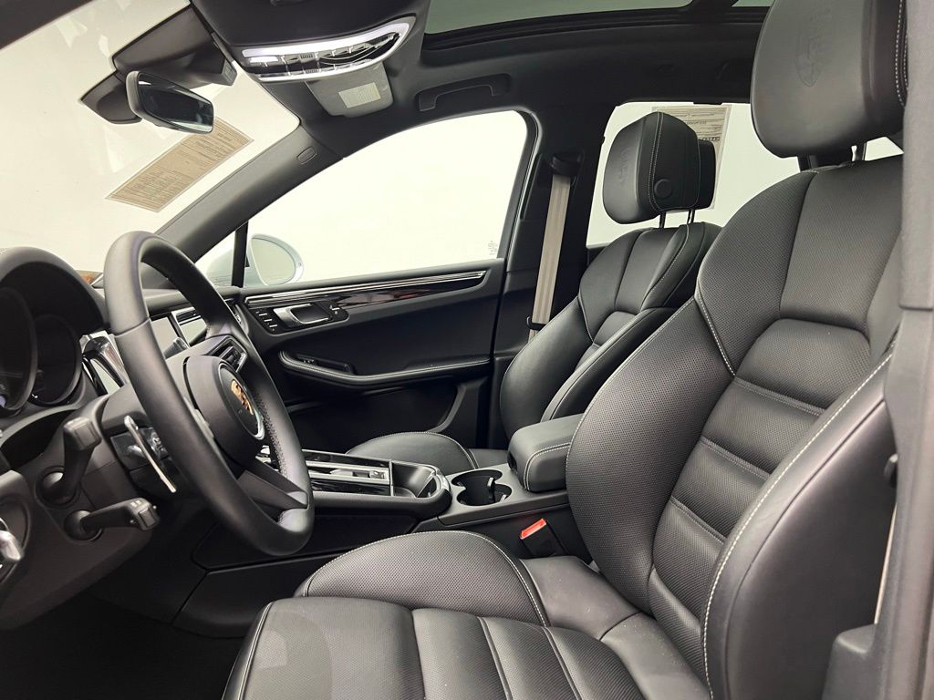 Thumbnail: 2025 Porsche Macan - 5