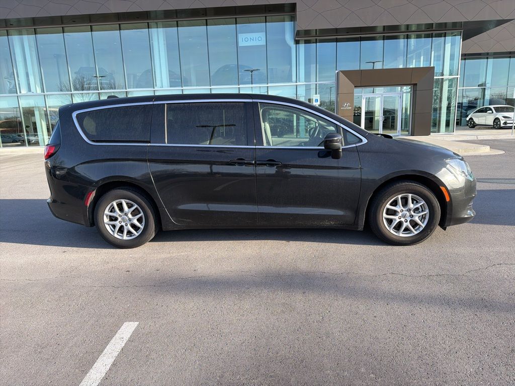 2023 Chrysler Voyager