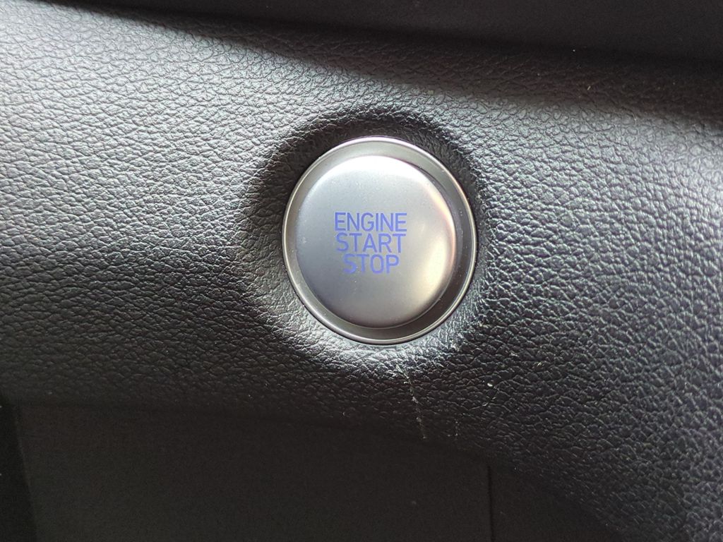Used 2023 White Hyundai SEL image 23
