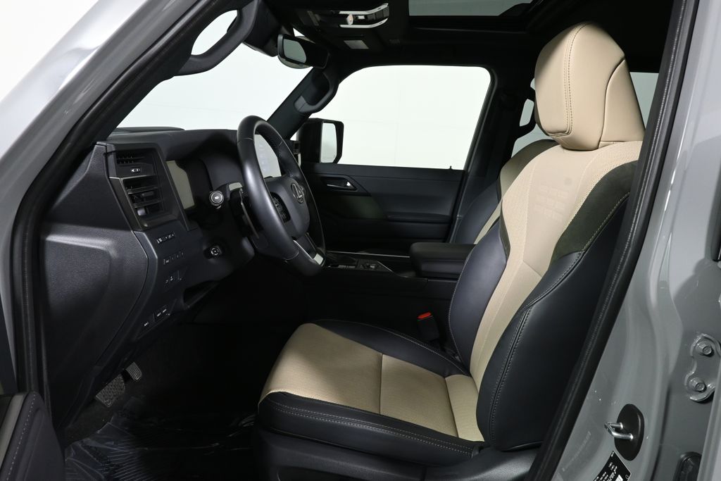 Thumbnail: 2025 Lexus GX - 3