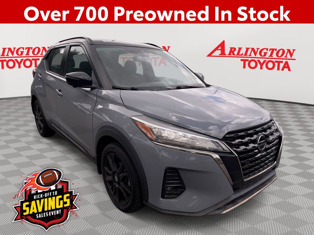 Boulder Gray Pearl/Super Black 2021 Nissan Kicks SUV / Crossover Front-Wheel Drive Continuously Variable Transmission