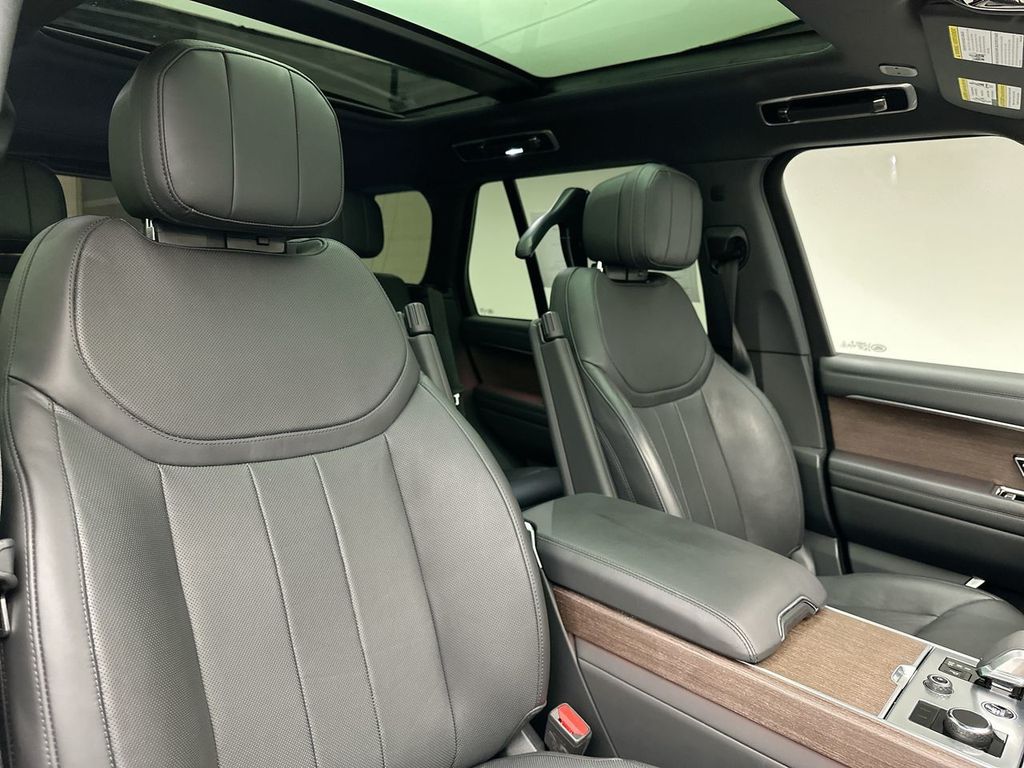 2023 Land Rover Range Rover SE 8