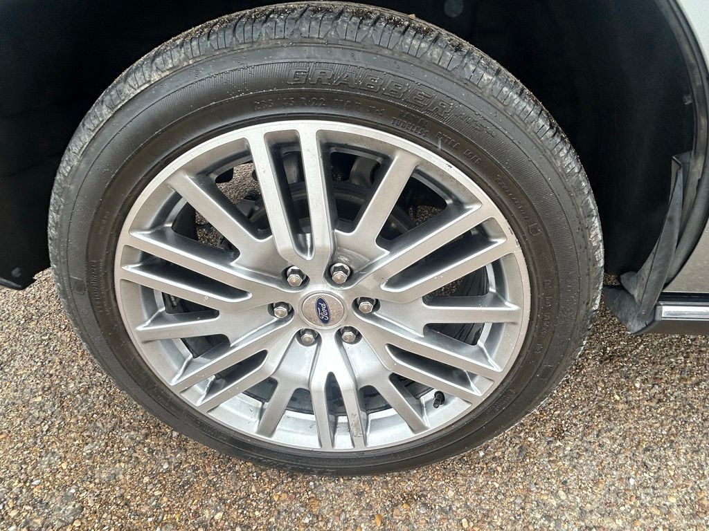 Used 2023 Silver Ford Limited image 8