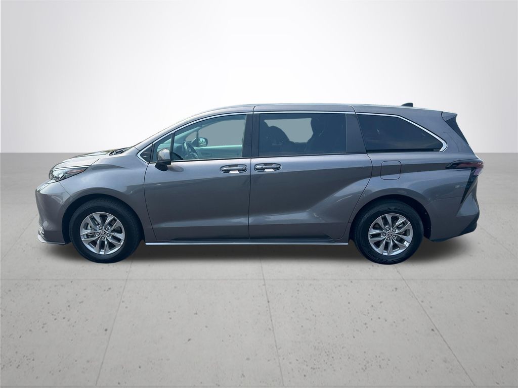 2024 Toyota Sienna LE