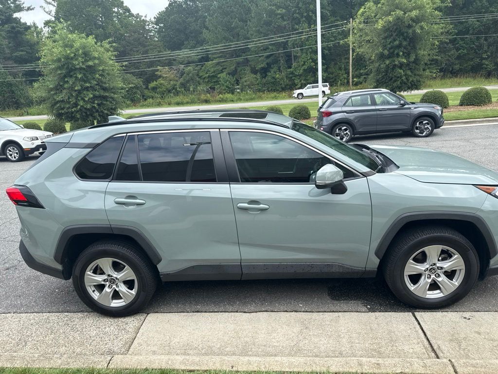 Used 2021  Toyota XLE image 2