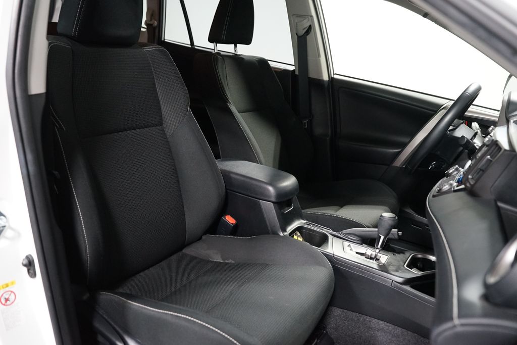 Thumbnail: 2018 Toyota RAV4 - 27