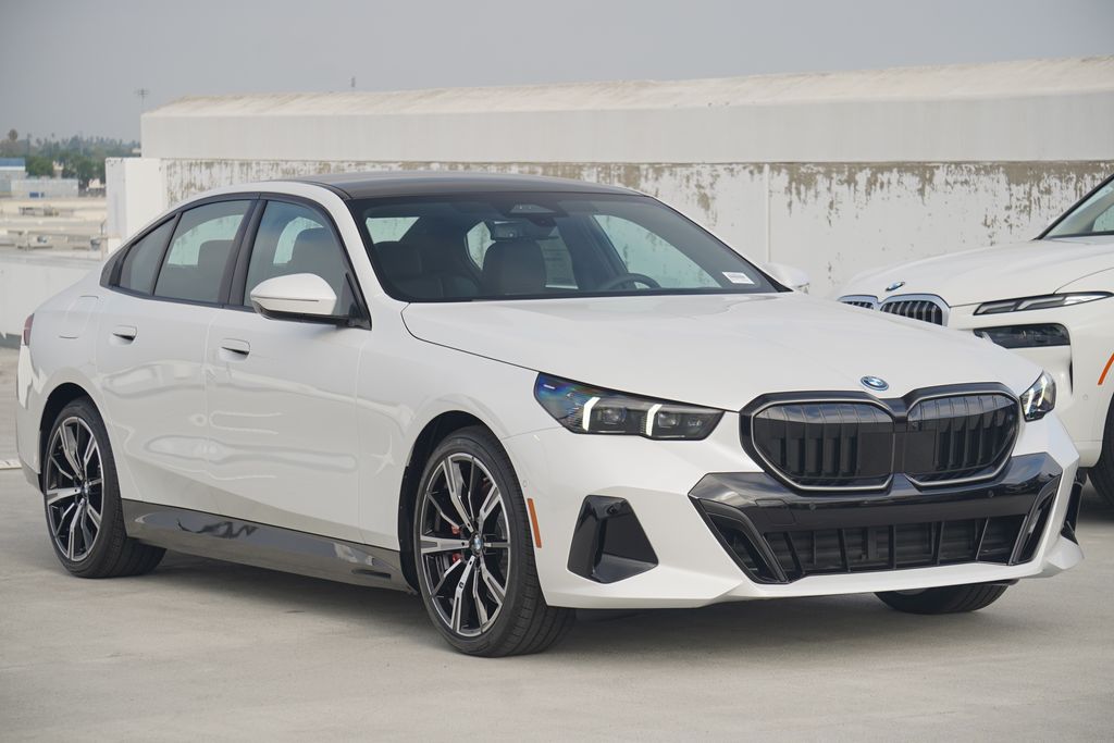 Thumbnail: 2026 BMW 5 Series - 3
