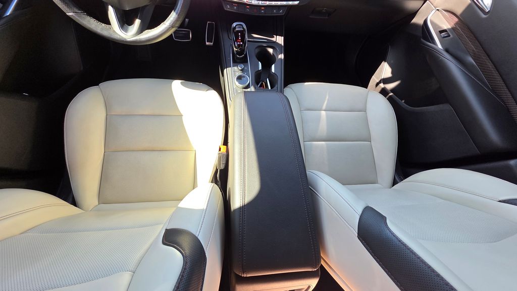 Thumbnail: 2021 Cadillac XT4 - 16