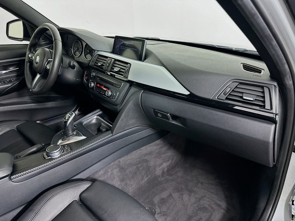 Thumbnail: 2015 BMW 3 Series - 30