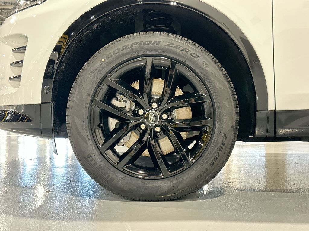 Thumbnail: 2026 Land Rover Discovery Sport - 5