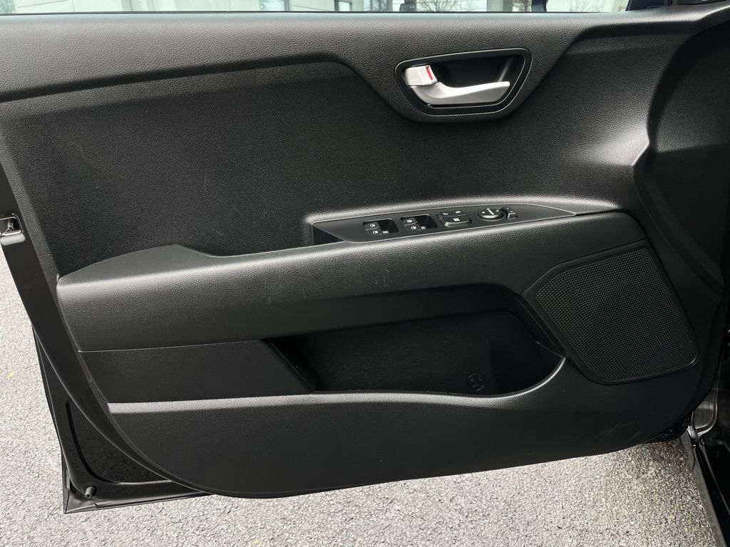 Thumbnail: 2022 Kia Rio - 23