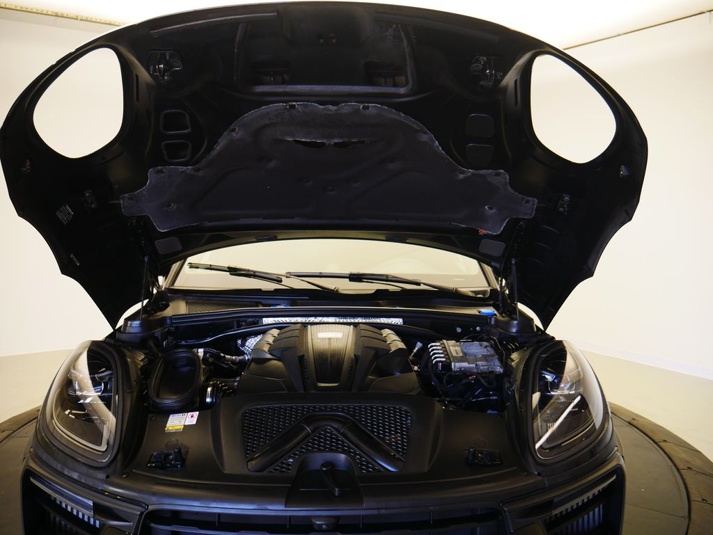 Thumbnail: 2022 Porsche Macan - 13