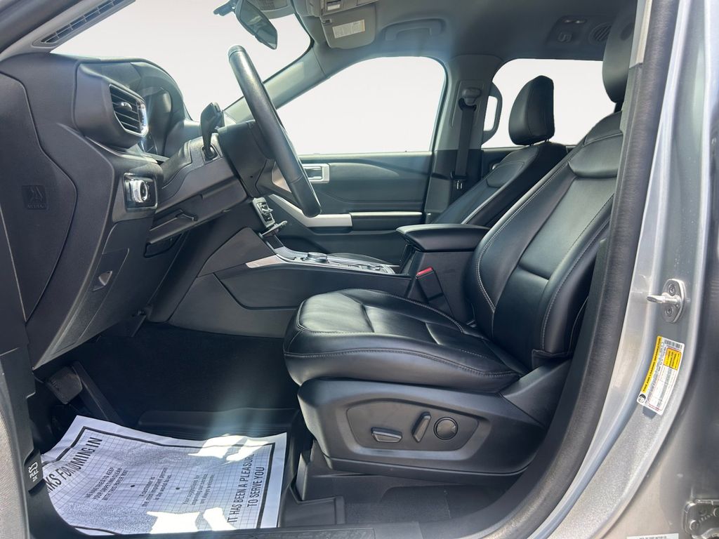 Used Car 2022 Ford Explorer  Xlt For Sale Under $30,000 In Floresville, Texas