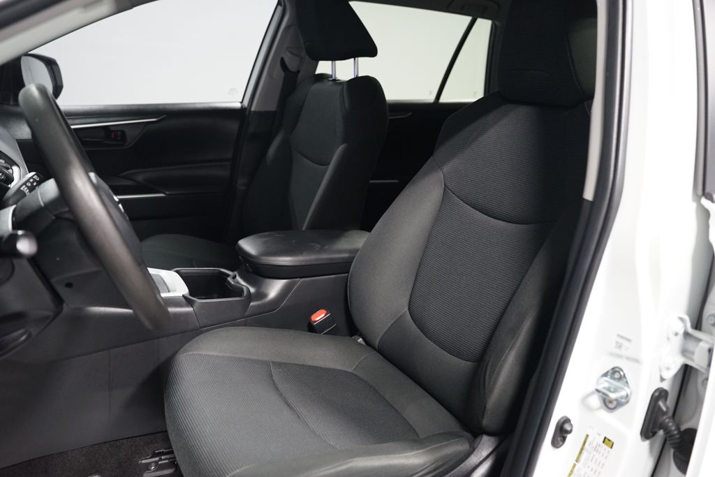 Thumbnail: 2023 Toyota RAV4 - 25