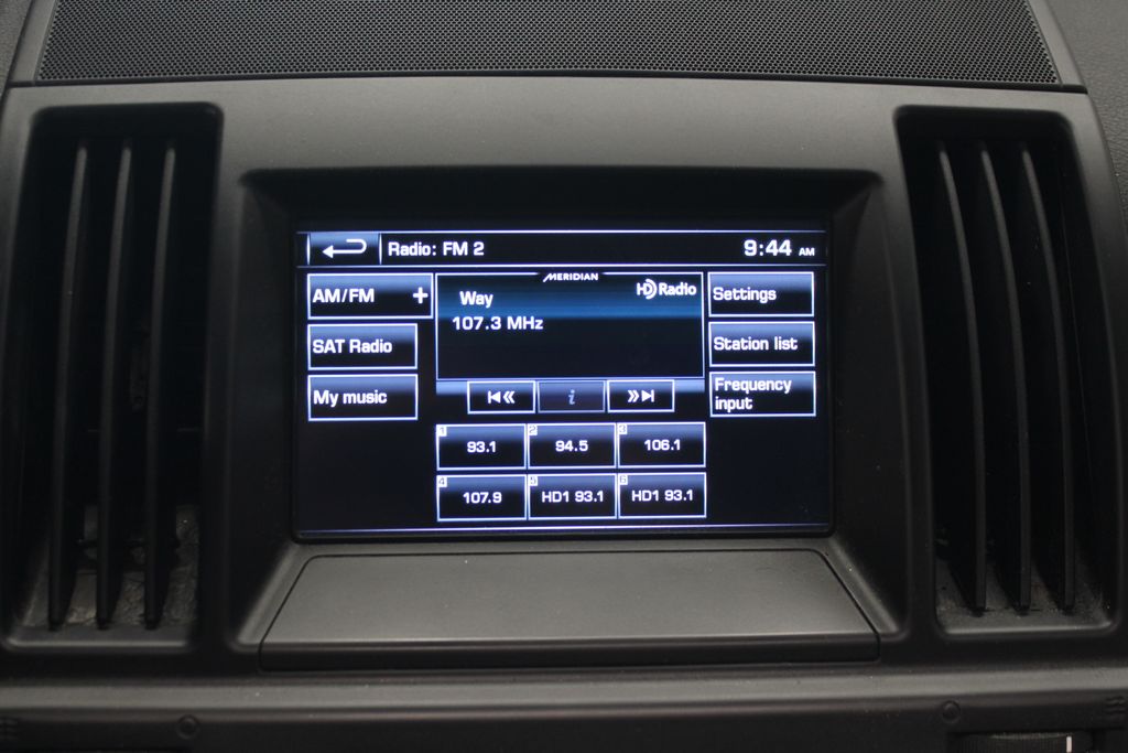 Thumbnail: 2014 Land Rover LR2 - 14