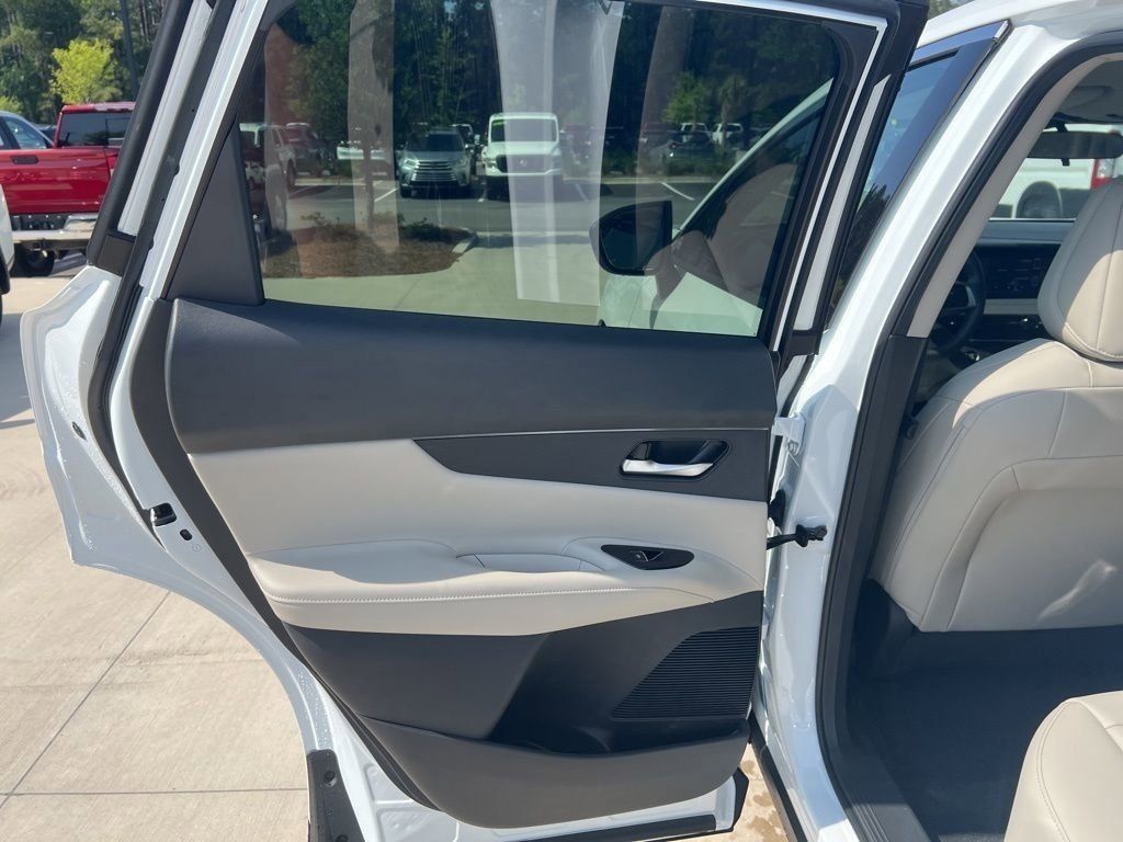 2025 Everest White Pearl Tricoat Nissan Murano SV FWD SUV