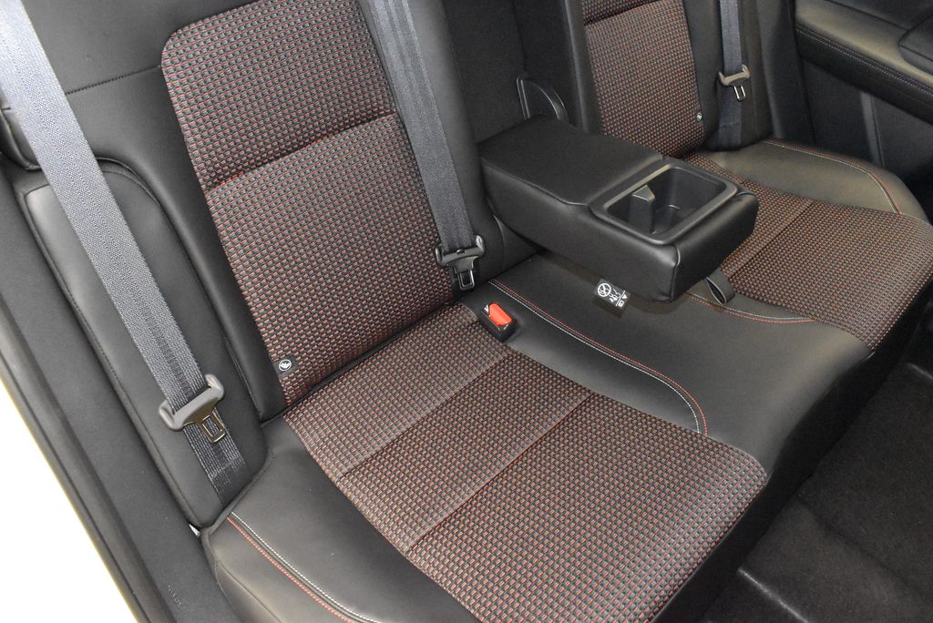 2025 Nissan Kicks SR 31