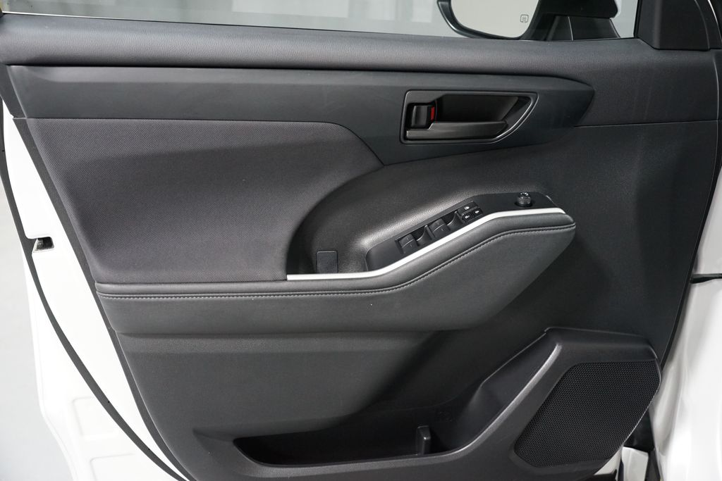 Thumbnail: 2024 Toyota Highlander - 31