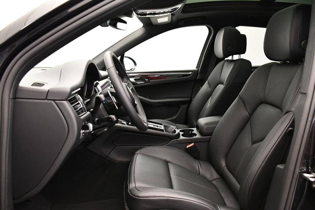 Thumbnail: 2025 Porsche Macan - 5