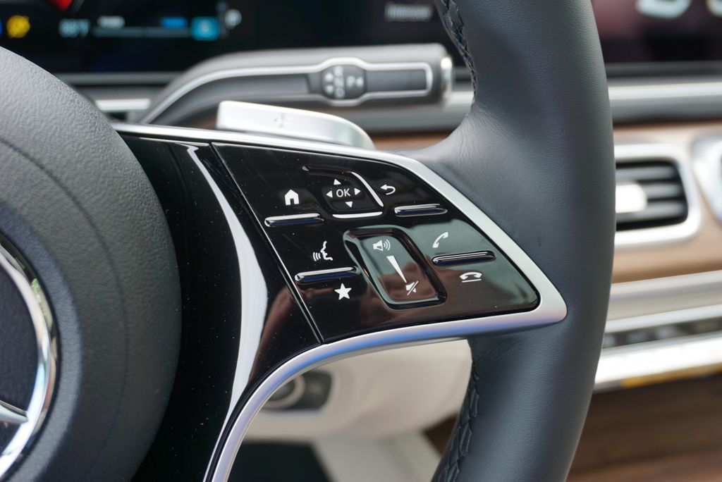 Thumbnail: 2026 Mercedes-Benz GLE - 30