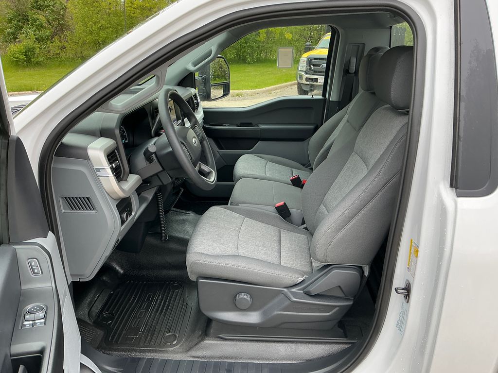 New 2026 Oxford White Ford XL image 12
