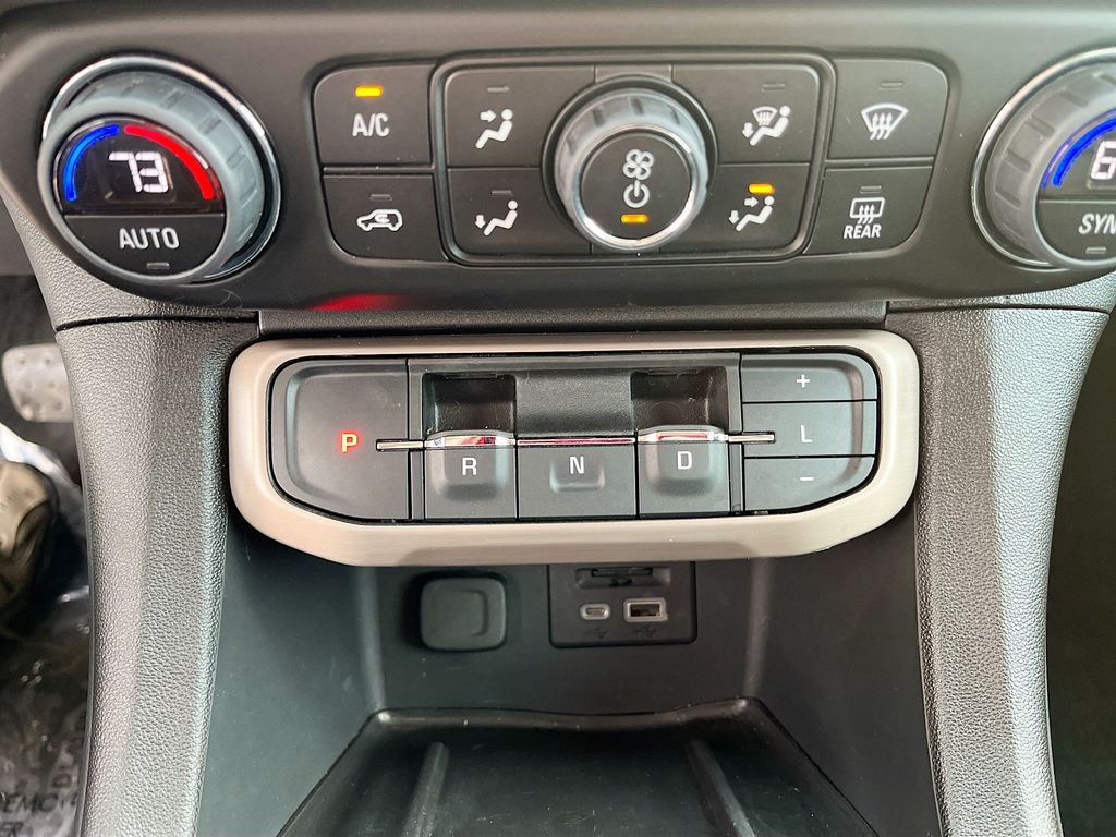 2023 GMC Acadia Denali - Photo 17