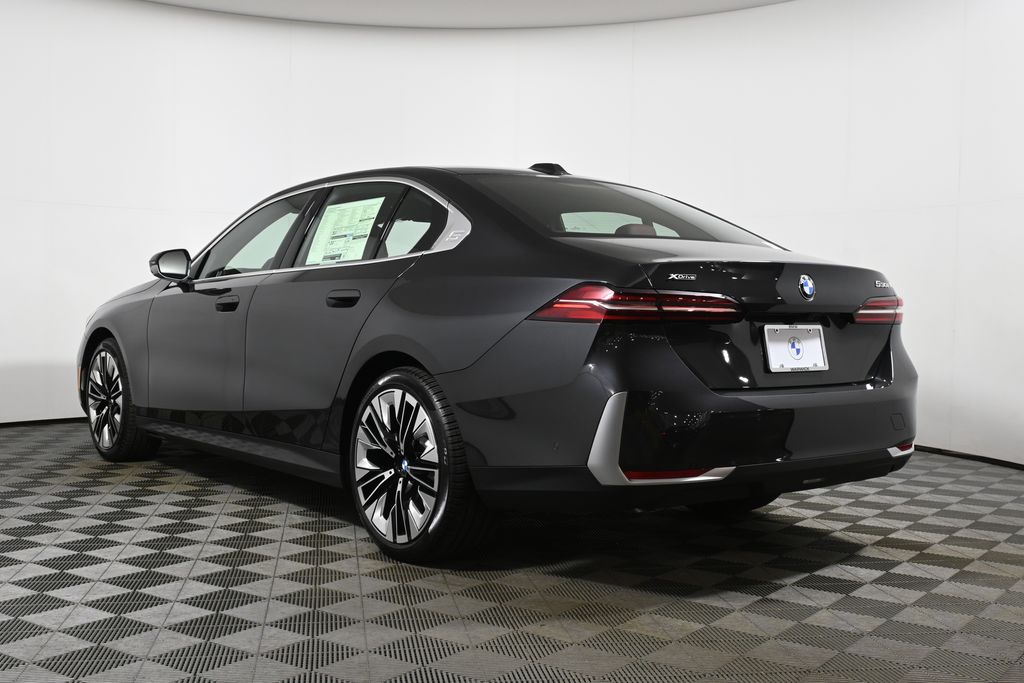 Thumbnail: 2026 BMW 5 Series - 5