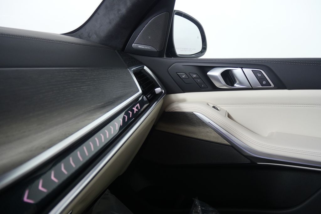 Thumbnail: 2026 BMW X7 - 27