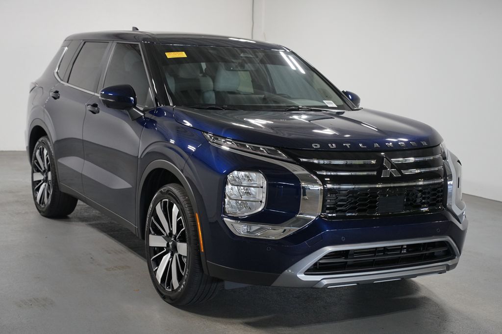 Thumbnail: 2025 Mitsubishi Outlander - 3