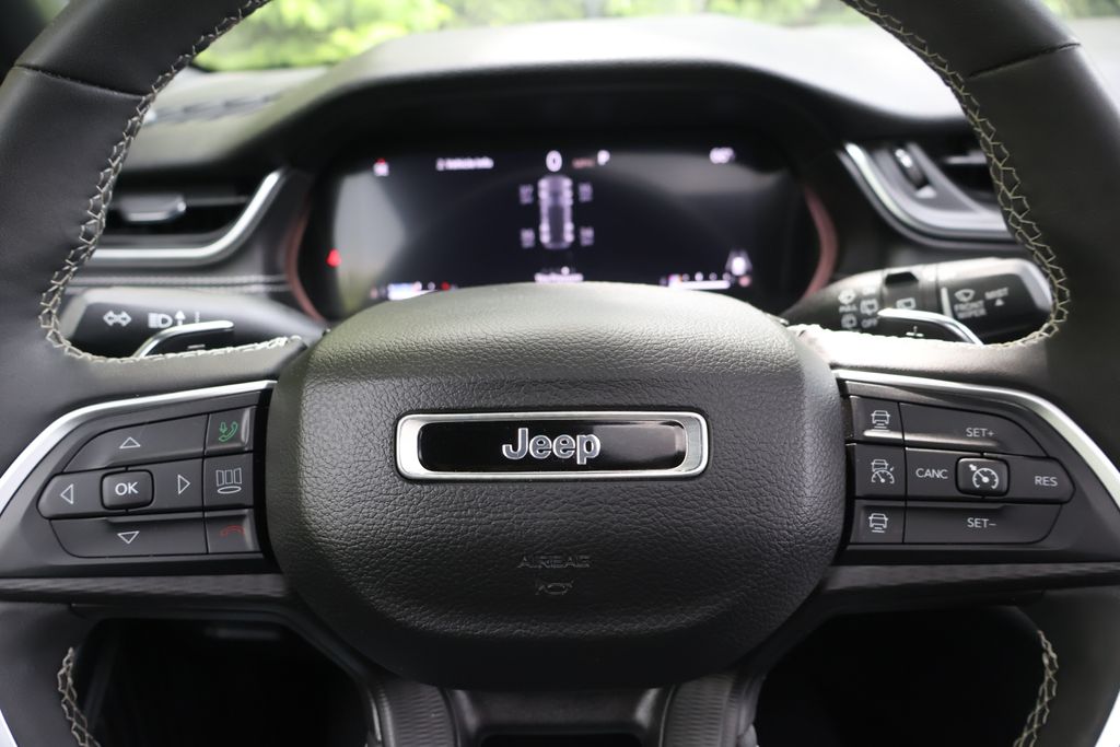 Thumbnail: 2023 Jeep Grand Cherokee - 28