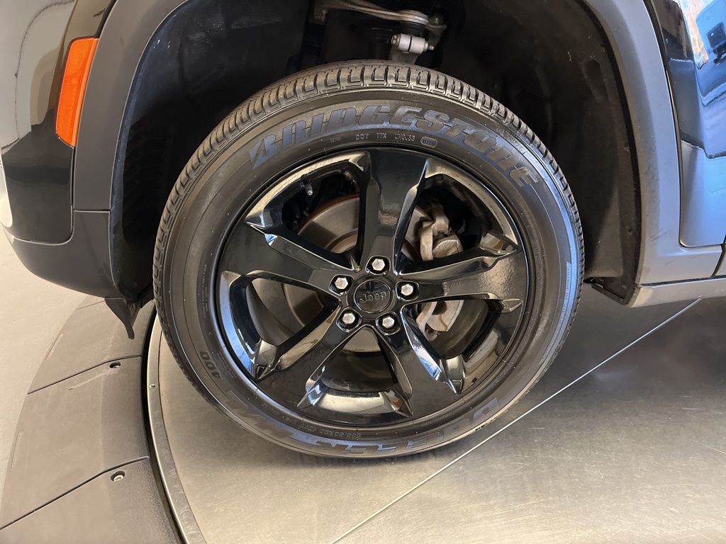 Thumbnail: 2022 Jeep Grand Cherokee - 10