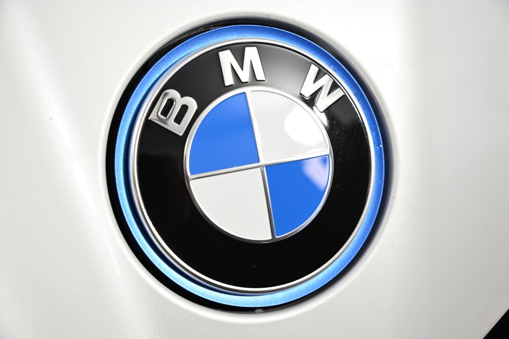 Thumbnail: 2025 BMW iX - 13