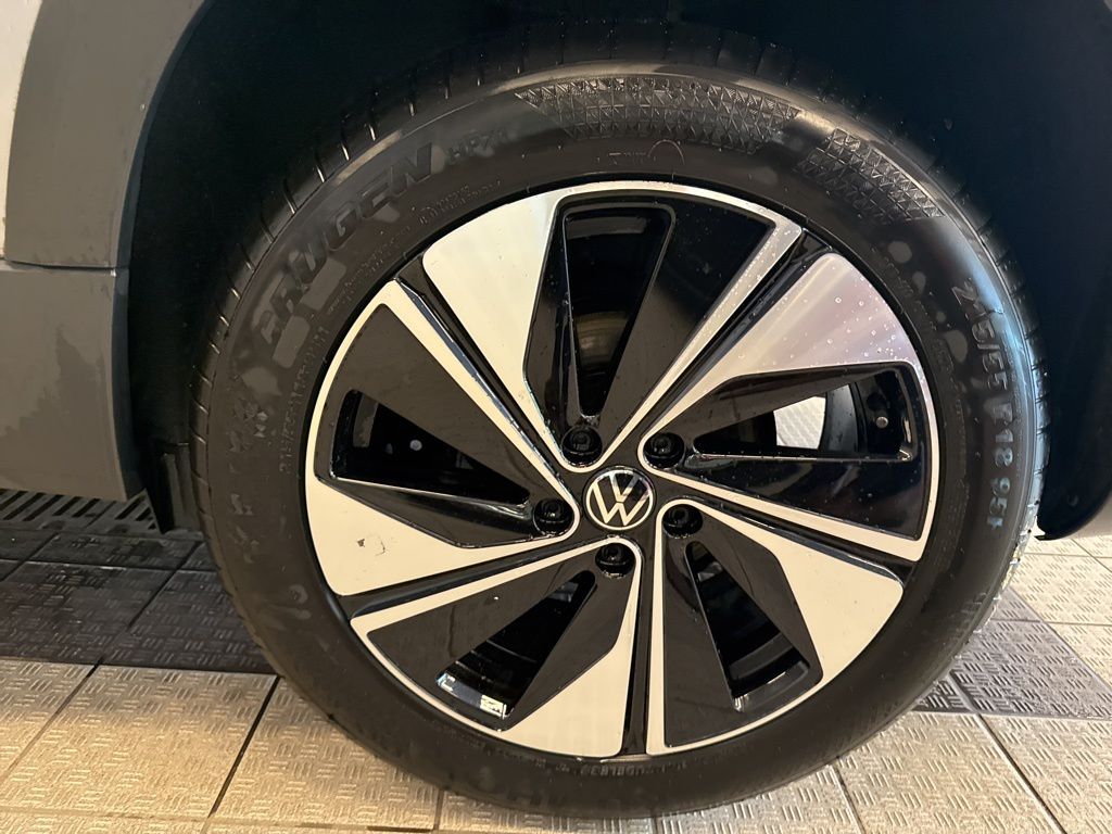2024 Volkswagen Taos SE photo 12