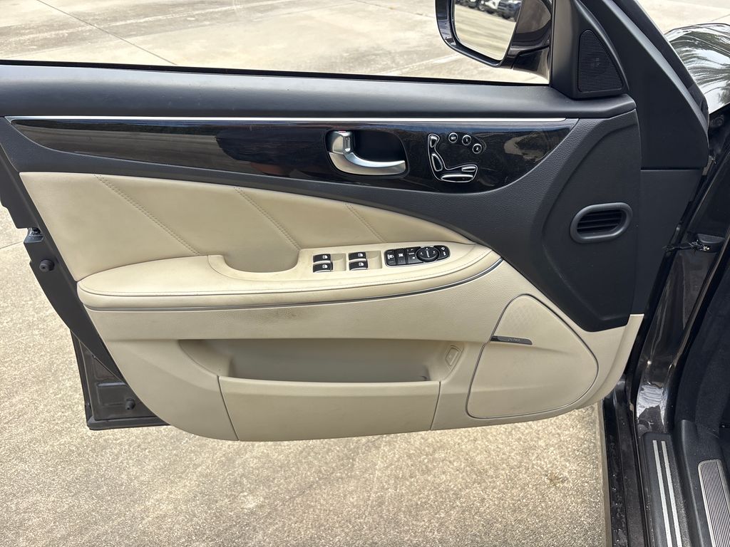 Used 2015 Gray Hyundai Signature image 16