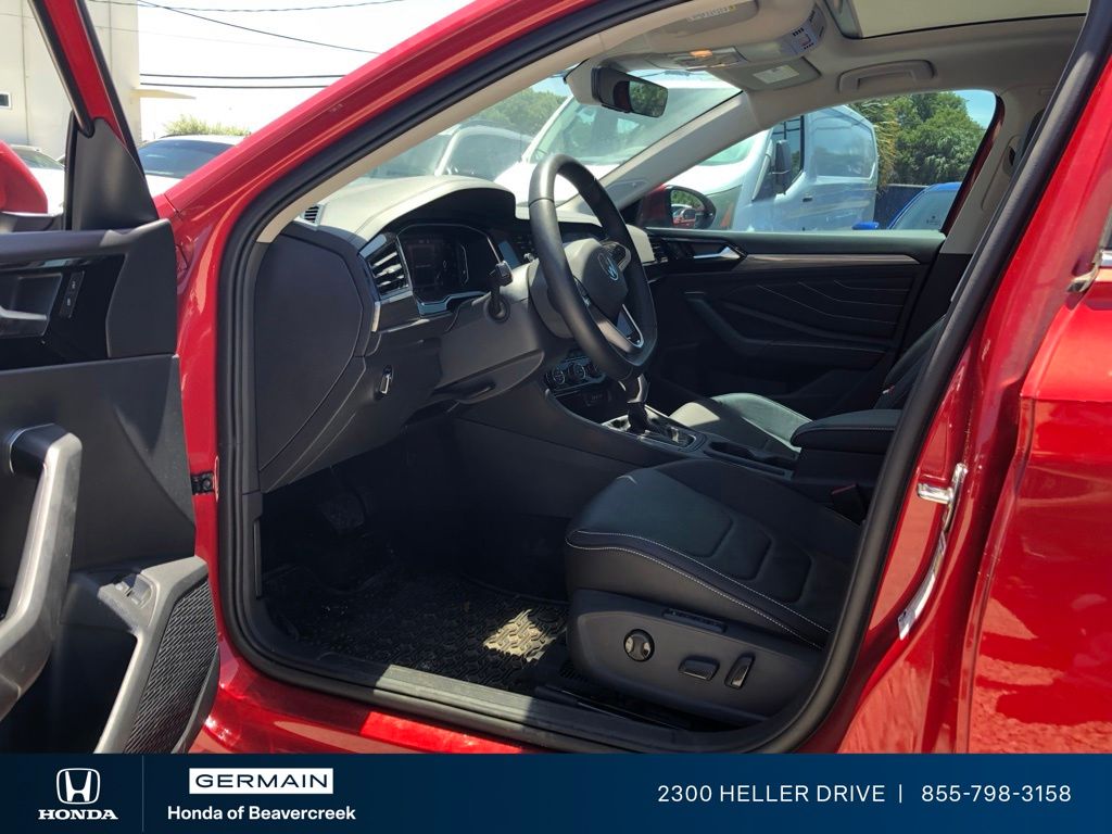 Used 2023 Red Volkswagen 1.5T SEL image 5