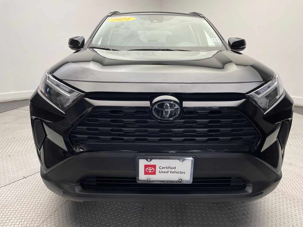 2024 Toyota RAV4 XLE 2