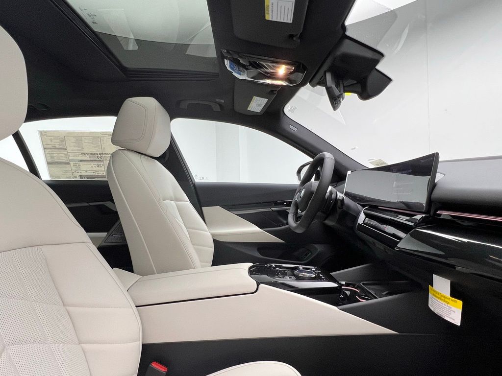 Thumbnail: 2026 BMW 5 Series - 6